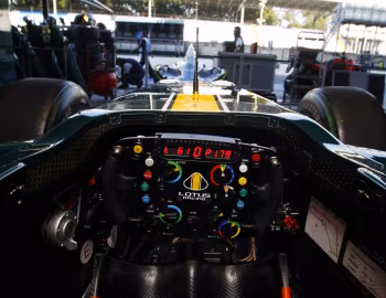 Painel frontal Lotus T127 '2010