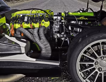 Under The Hood Lucra LC470 R '2013–pr.