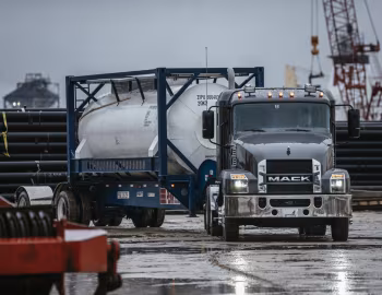 Mack Anthem 48" Flat Top Sleeper '2018–pr.