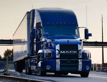 Mack Anthem 70" Stand Up Sleeper '2018–pr.