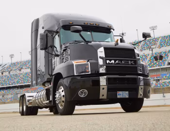 Mack Anthem 70" Stand Up Sleeper '2018–pr.