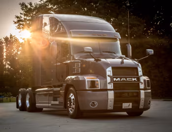 Mack Anthem 70" Stand Up Sleeper '2018–pr.