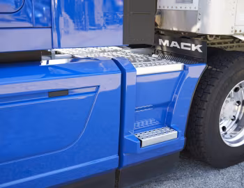 Mack Anthem 70" Stand Up Sleeper '2018–pr.