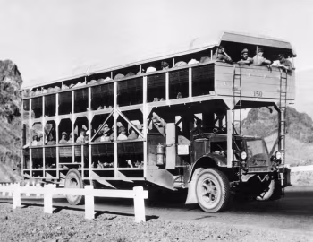 1932 Mack AP bus