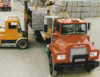 Mack DM-Series '1965–88