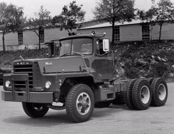 Mack DM885SX '1964–87