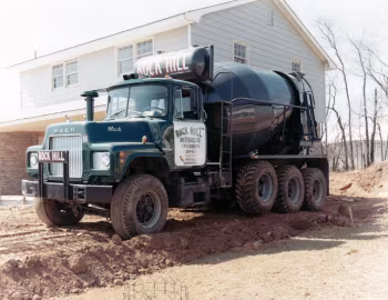 Mack DM600 8×4 concrete mixer