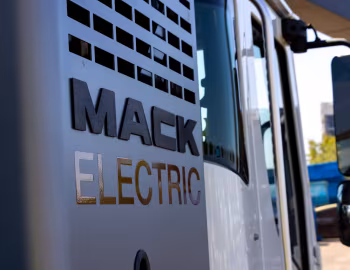 Mack LR Electric Labrie Side Loader Refuse Truck '02.2024
