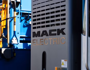 Mack LR Electric Labrie Side Loader Refuse Truck '02.2024