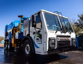 Mack LR Electric Labrie Side Loader Refuse Truck '02.2024
