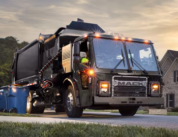 Mack LR Electric Side Loader Refuse Truck '03.2022