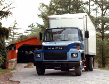 1985–?? Mack Mid-Liner CS with Morgan Delivery body