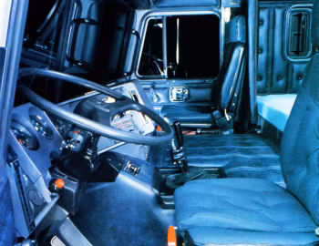 Interior Mack MH Ultra-Liner Tractor Truck '1982–90