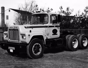 Mack R700 Tractor Truck '1965–80