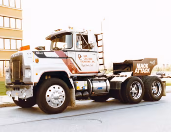 Mack RS600L Tractor