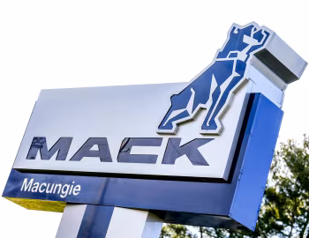 Logotipo Mack Trucks Lehigh Valley Operations facility '1975–pr.