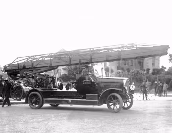 Magirus 3C1L-V135 mit 4-teiliger 30m Drehleiter Typ K 20 [Uruguay] '1926