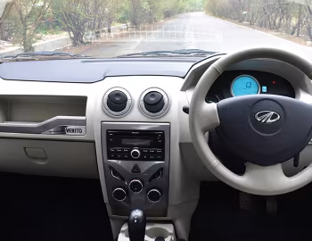 Panel frontal Mahindra eVerito '2016–12.2019