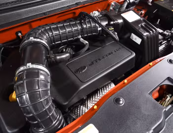 Під капотом Mahindra KUV100 [South Africa] '2016–18