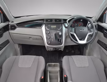 Panel frontal Mahindra KUV100 [South Africa] '2016–18