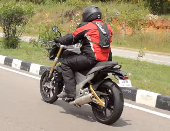 Mahindra Mojo '10.2015–12.2017