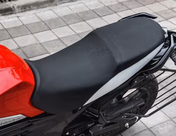 Interior Mahindra Mojo UT 300 '03.2018–03.2019