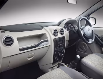 Интерьер Mahindra Verito Vibe '06.2013–12.2019