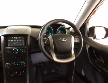 Panel frontal Mahindra XUV500 '05.2015–04.2018