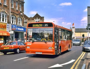 MAN 11.220 Marshall C37 [UK-spec] (B38F) '1996