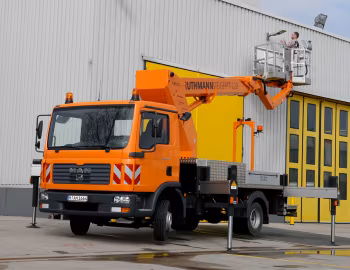 MAN TGL 8.180 Lift Truck '2005–08