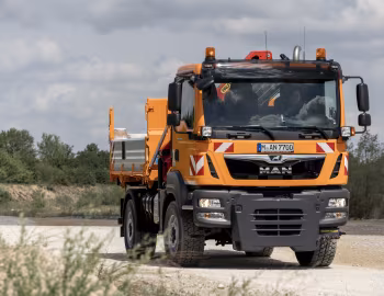 MAN TGM 13.250 4×4 BL with tipper body & loading crane '2013–20