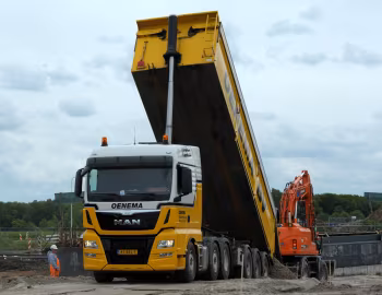 MAN TGX 26.440 6×2/4 BLS XLX, Doosan DX140W-3