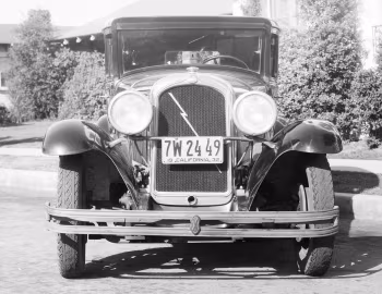 1928 Marmon Model 68 Sedan