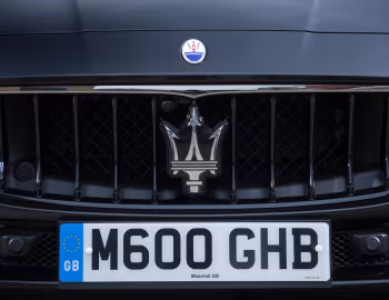 Logo Maserati Ghibli GranSport "Nerissimo Edition" [UK-spec] '2018–20