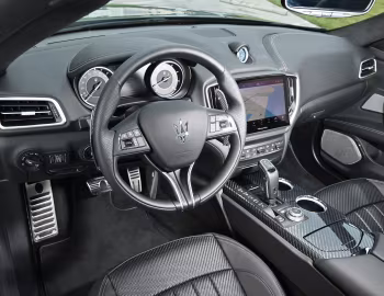 Panel frontal 2022–24 Maserati Ghibli Modena Q4 Nerissimo Pack [North America] (M157) '2021–24