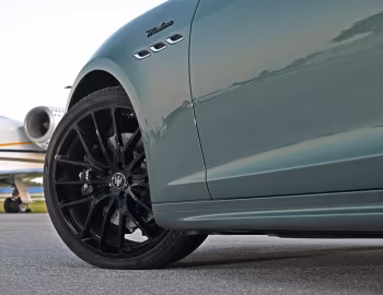 2022–24 Maserati Ghibli Modena Q4 Nerissimo Pack [North America] (M157) '2021–24