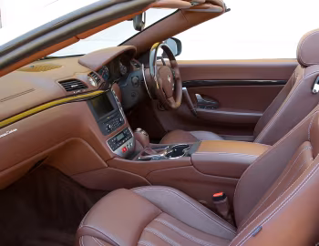 Intérieur Maserati GranCabrio [UK-spec] (M145) '2010–17