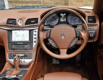 Panneau avant Maserati GranCabrio [UK-spec] (M145) '2010–17