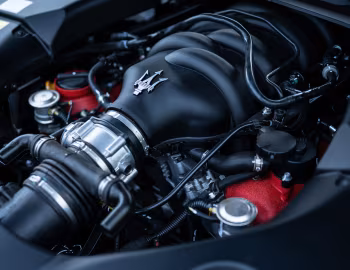Sous la capuche Maserati GranCabrio Sport [Japan] (M145) '2017–19