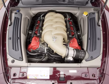 Sous la capuche 2005–07 Maserati GranSport [North America] '2004–07