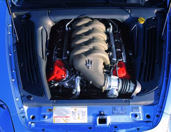 Sous la capuche 2005–07 Maserati GranSport [North America] '2004–07