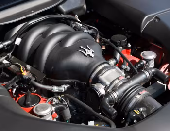 Sous la capuche Maserati GranTurismo S MC Sport Line [Worldwide] (M145) '2009–12