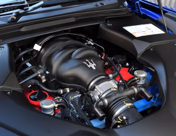 Sous la capuche Maserati GranTurismo S MC Sport Line [Australia] (M145) '2010–12