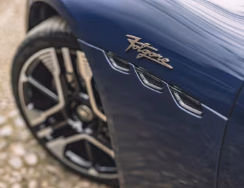 Maserati GranTurismo Folgore [UK-spec] (M189) '2024–26