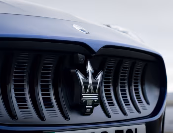 Logo Maserati Grecale Folgore [UK-spec] (M182) '2024–26