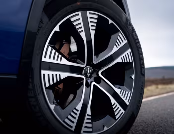 Maserati Grecale Folgore [UK-spec] (M182) '2024–26