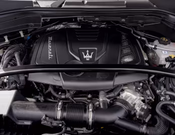 Sous la capuche Maserati Grecale GT [UK-spec] (M182) '2022–24