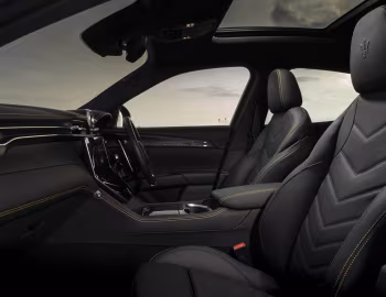 Interior Maserati Grecale Modena [UK-spec] (M182) '2022–26