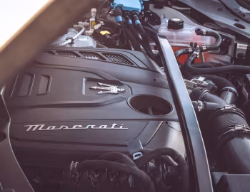 Sob o capô Maserati Grecale Modena [Australia] (M182) '2023–26