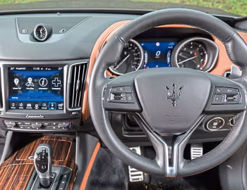 Panneau avant Maserati Levante [UK-spec] (M161) '2016–20